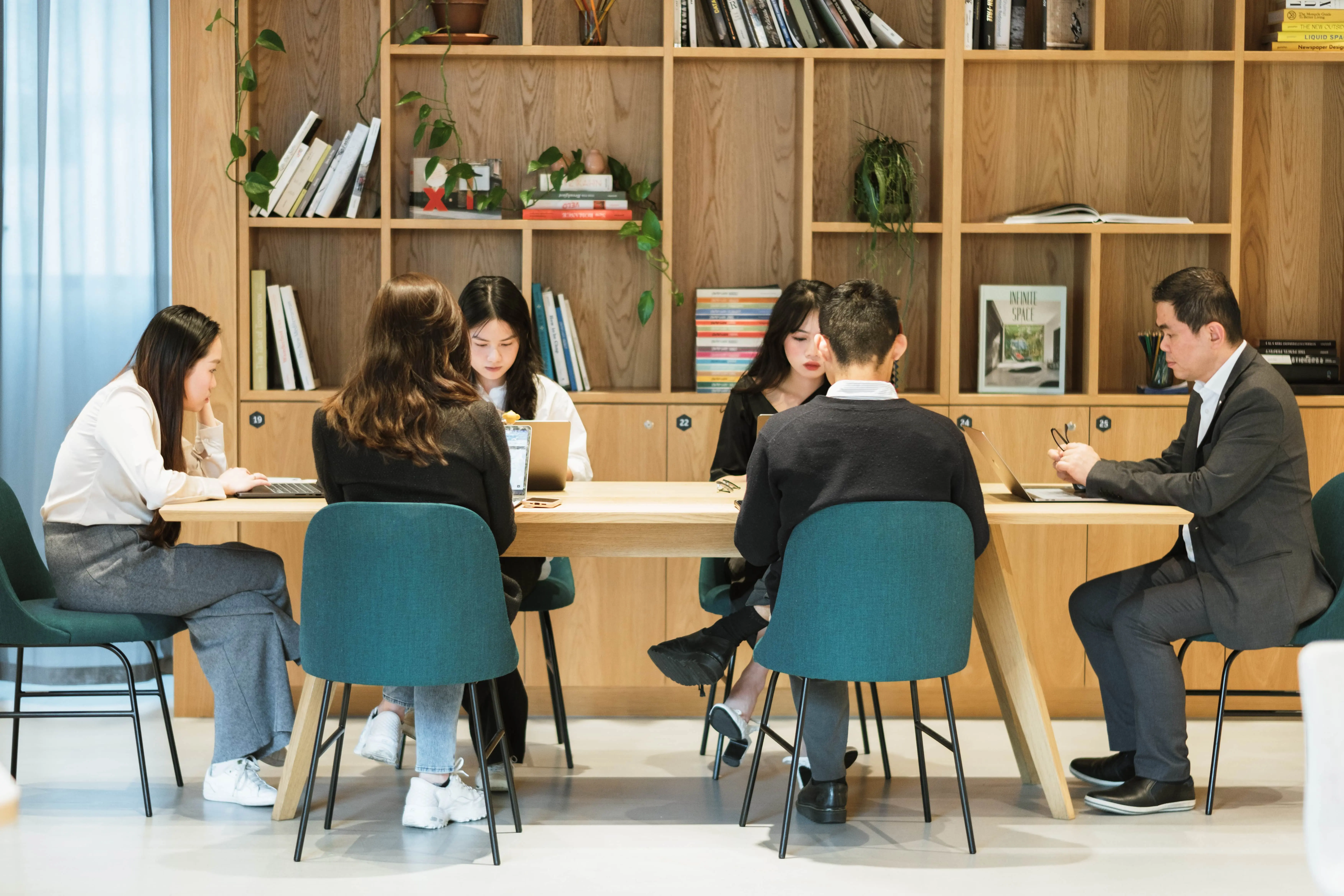 meeting-many-people Ptech Group -