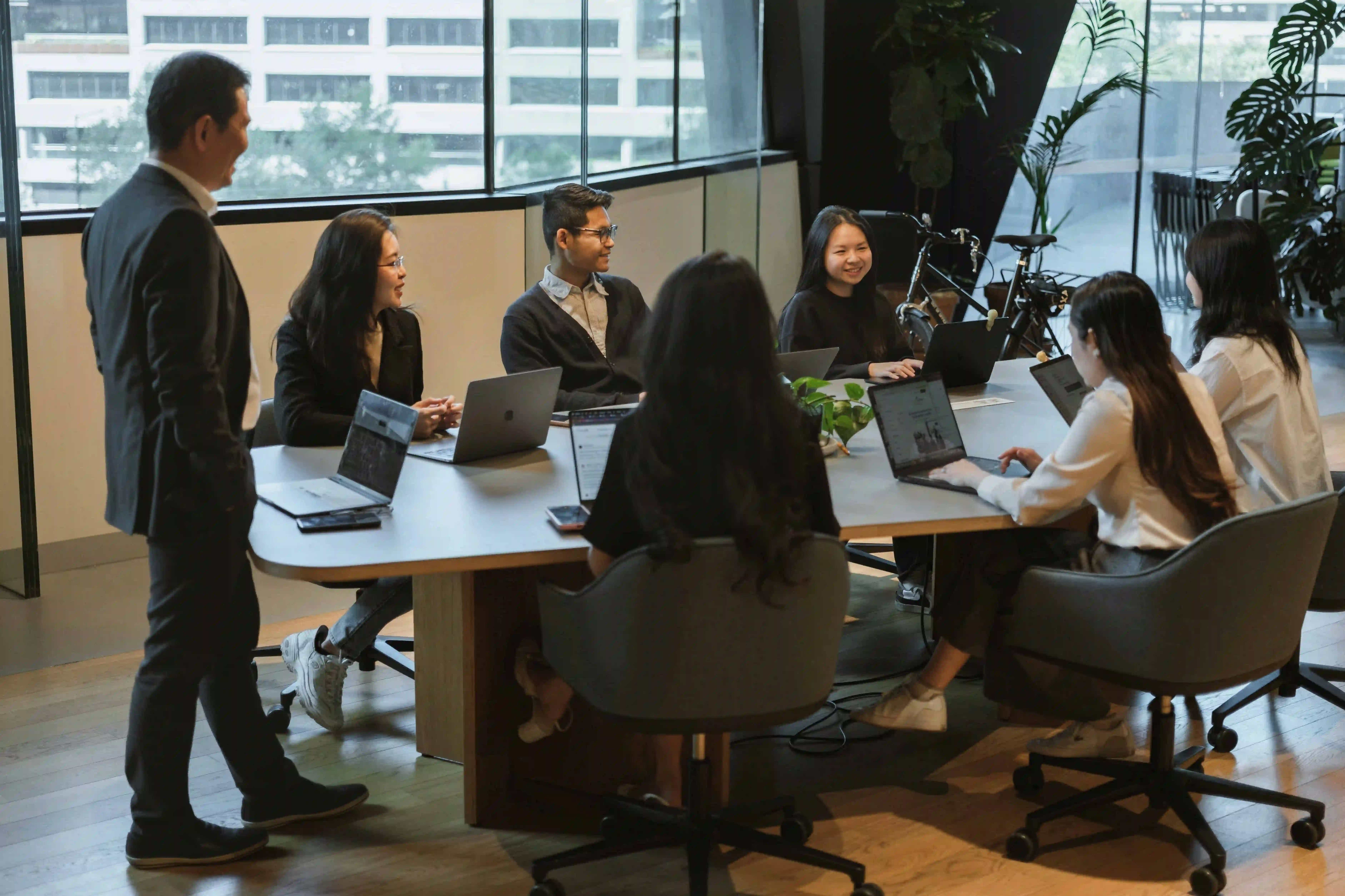 meeting_with_manager_2 Ptech Group -